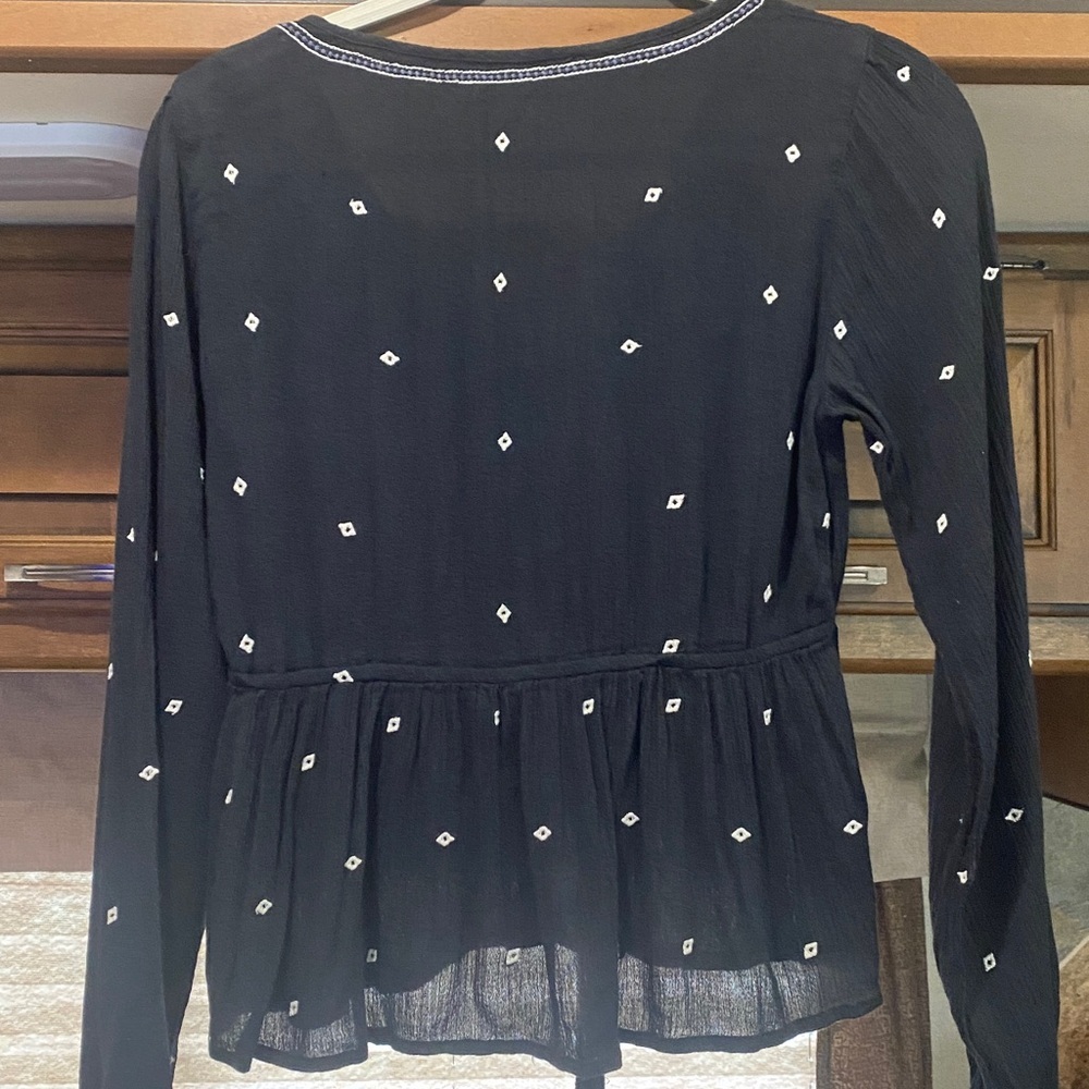 🌸Abercrombie & Fitch Black Embroidered tasseled blouse size small - Picture 8 of 8